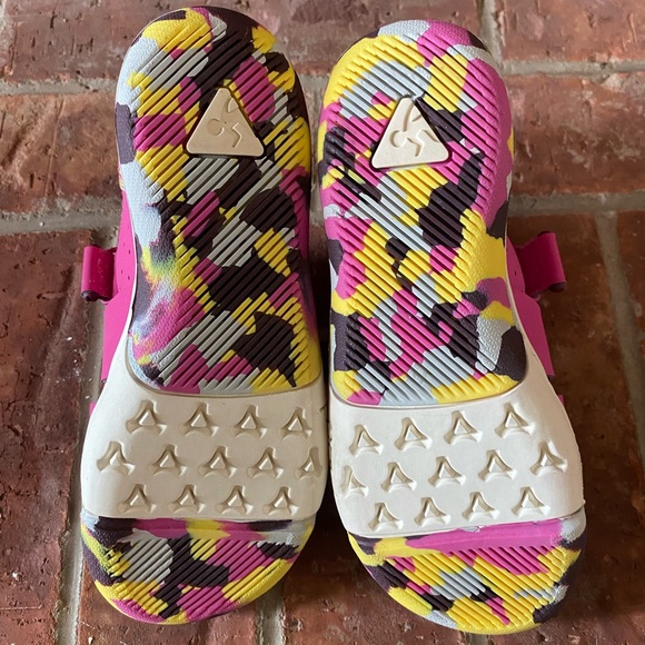 Plae Sam 2.0 Electric Fuschia - Picture 3 of 4